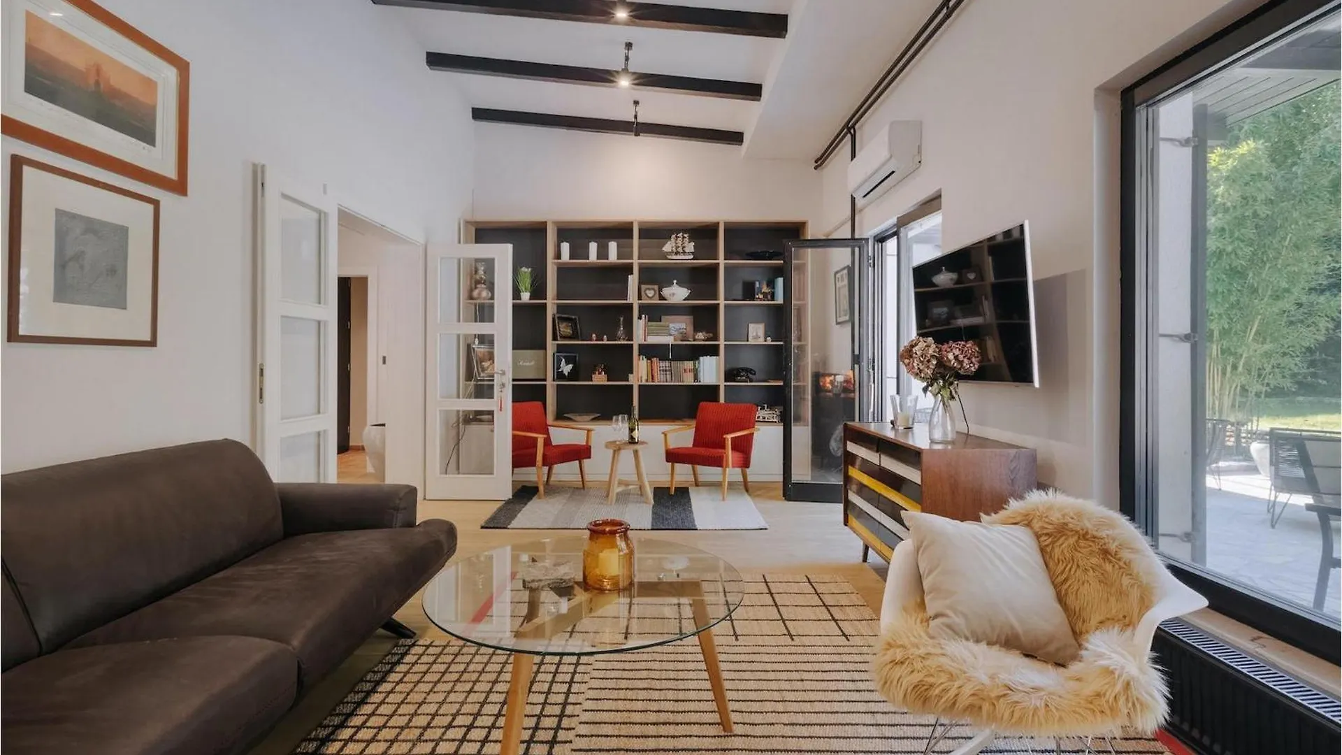 Villa Aavaas 풀라